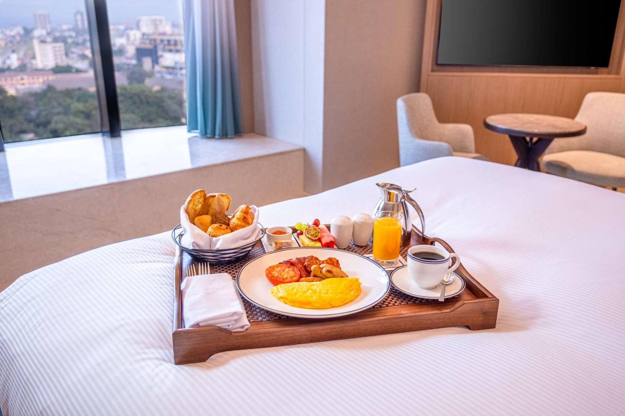 Hilton Kinshasa Hotel Buitenkant foto