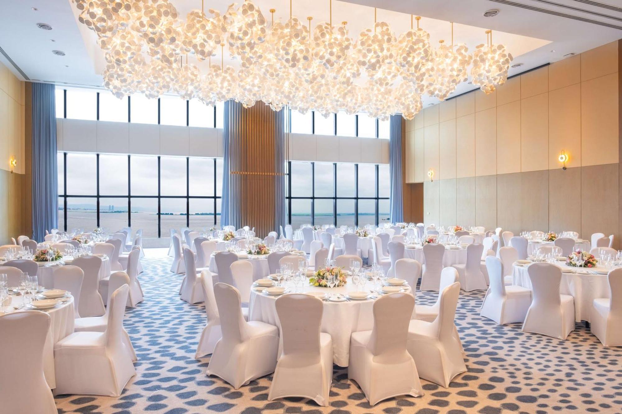 Hilton Kinshasa Hotel Buitenkant foto