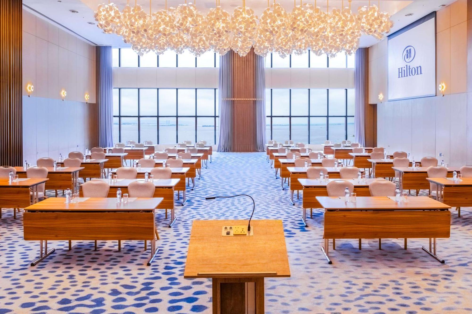 Hilton Kinshasa Hotel Buitenkant foto