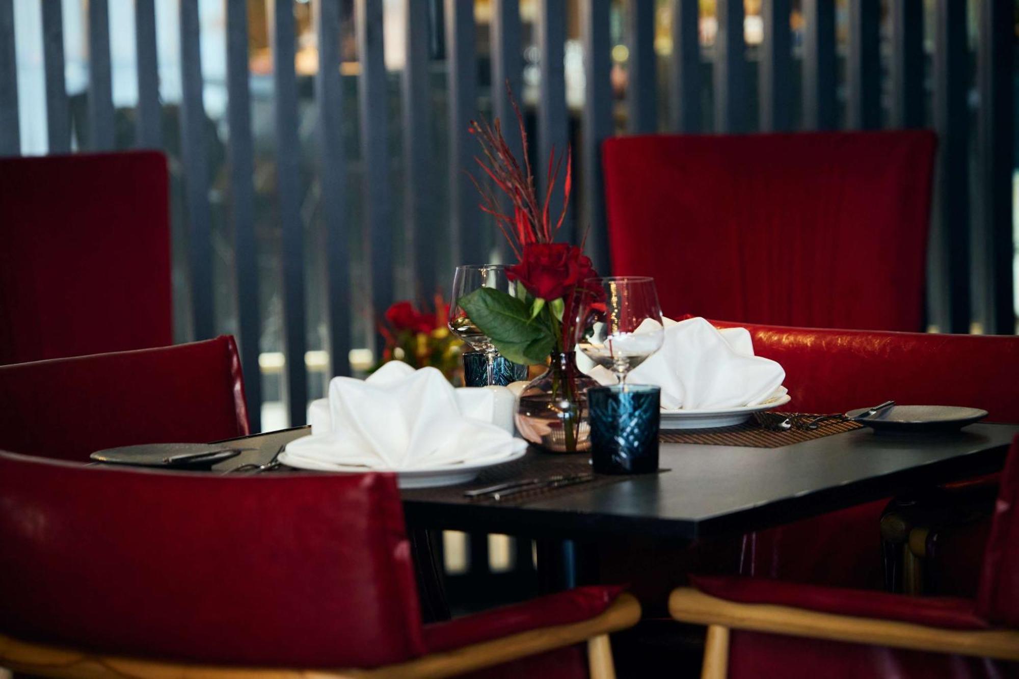 Hilton Kinshasa Hotel Buitenkant foto